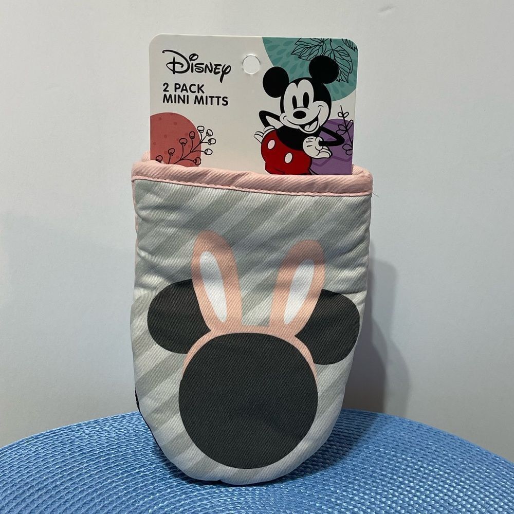 Disney Minnie Mouse set of 2 oversized mitts NWT